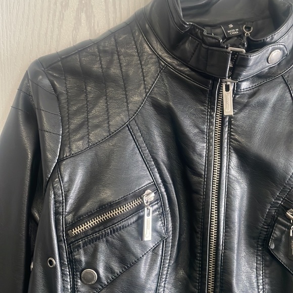 Barely worn black vegan leather jacket. Size small - Picture 2 of 3